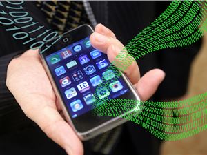 iPhone 14顶配速度拉胯了！不得不换接口